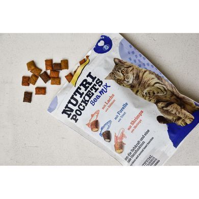 GimCat Nutri Pockets ласощі вітамінні Морський мікс для котів з лососем фореллю та креветками 150 г